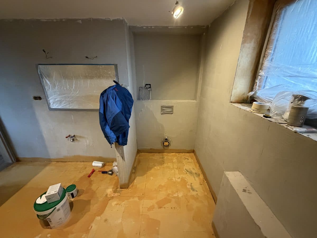 Hydroizolace podlahy před pokládkou dlažby